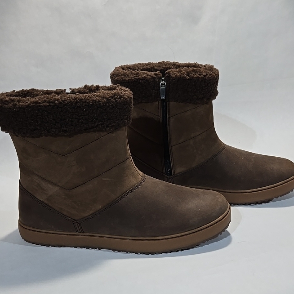 L.L. Bean women's Mountainside Mid zip up boots size 11 medium, never worn